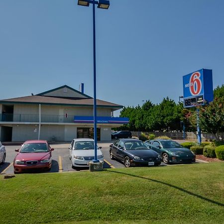 Motel 6 Huntsville - Madison Eksteriør bilde