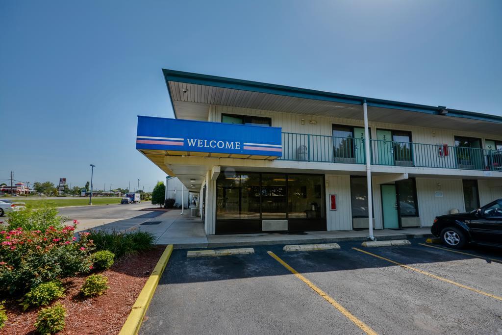 Motel 6 Huntsville - Madison Eksteriør bilde