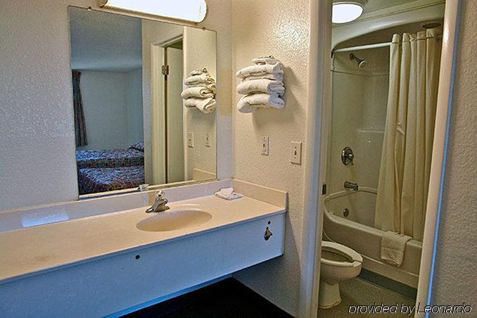 Motel 6 Huntsville - Madison Eksteriør bilde