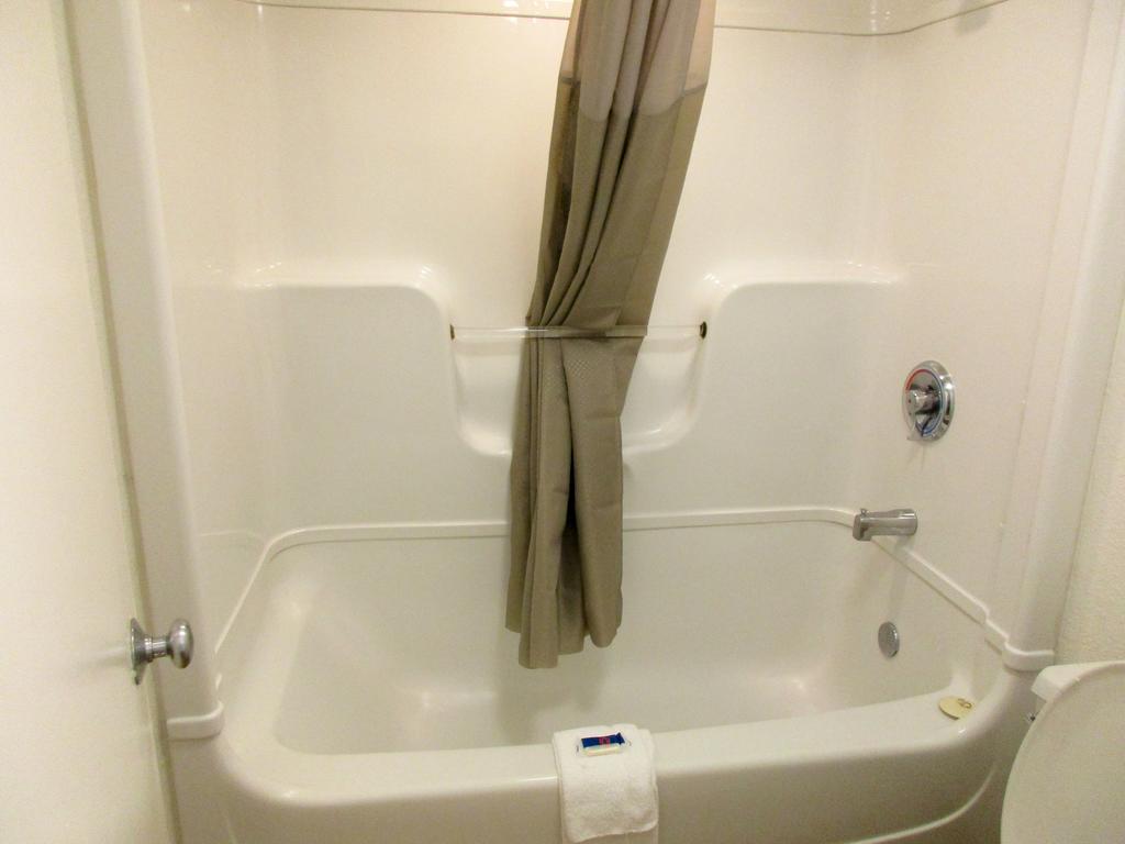 Motel 6 Huntsville - Madison Eksteriør bilde