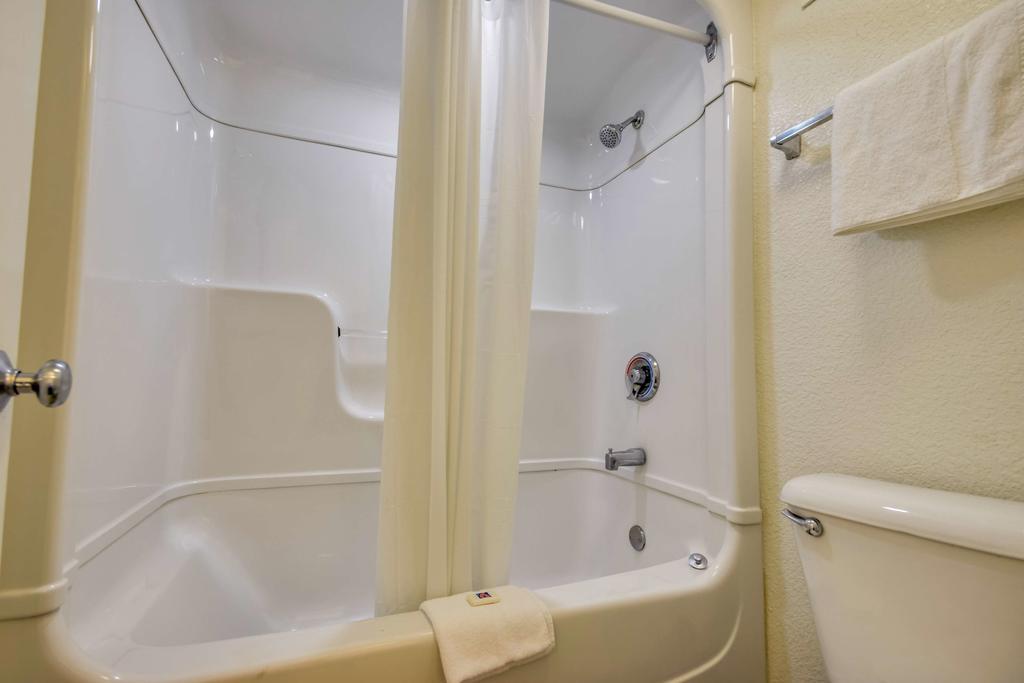 Motel 6 Huntsville - Madison Eksteriør bilde