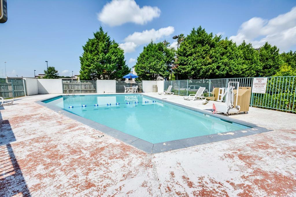 Motel 6 Huntsville - Madison Eksteriør bilde