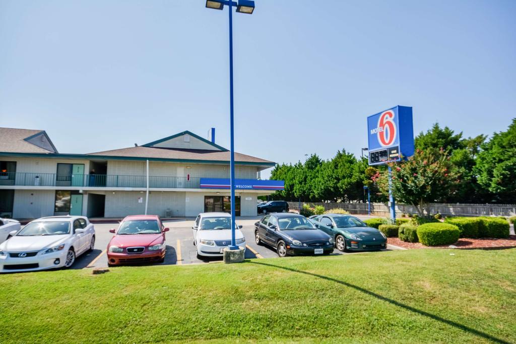 Motel 6 Huntsville - Madison Eksteriør bilde