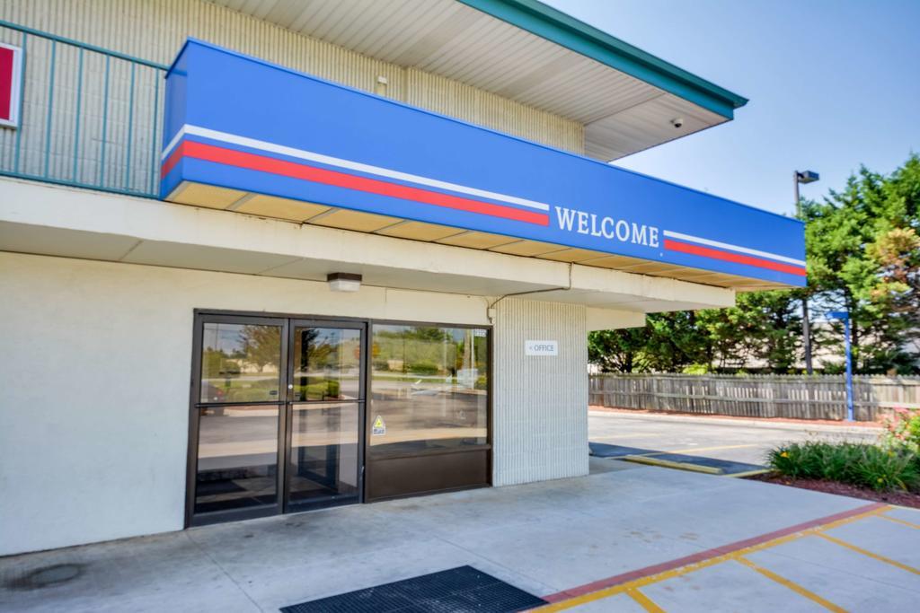 Motel 6 Huntsville - Madison Eksteriør bilde