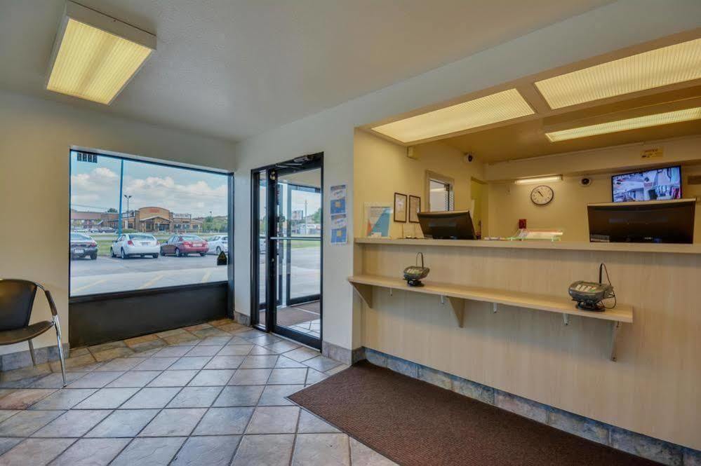Motel 6 Huntsville - Madison Eksteriør bilde
